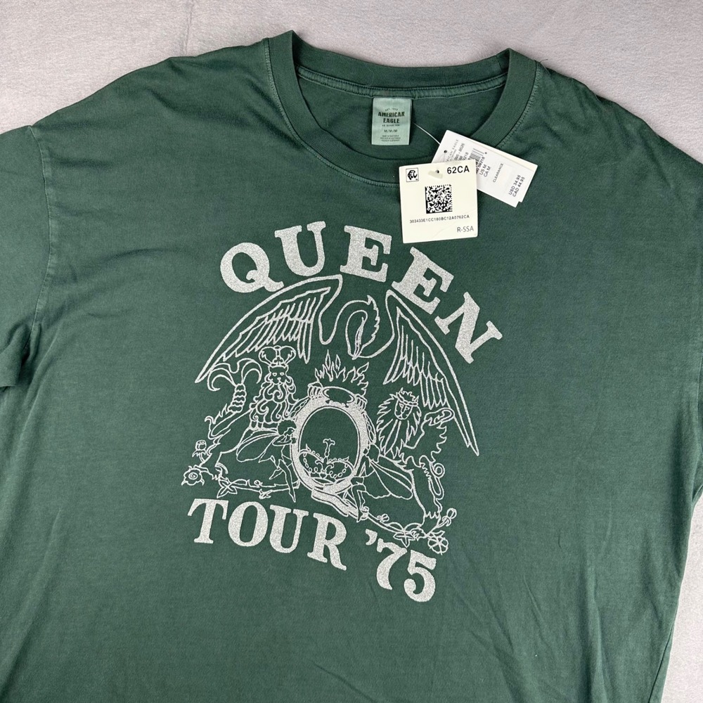 American Eagle Queen Tour 75 Graphic Band Tee Green Silver Glitter Mens M NEW